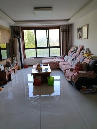 急售風(fēng)水好房子，簡裝，送品牌家具家電，可拎包入住